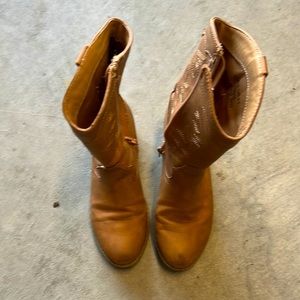 Cowgirl boots size 2
